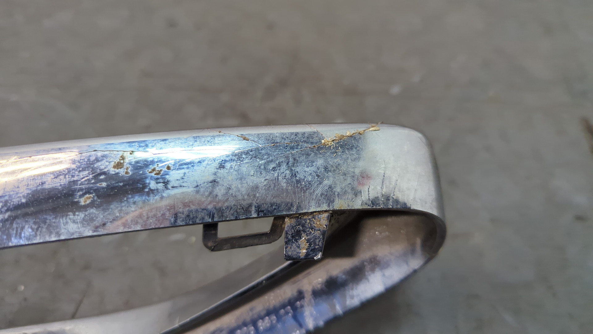 Молдинг заднего бампера правый