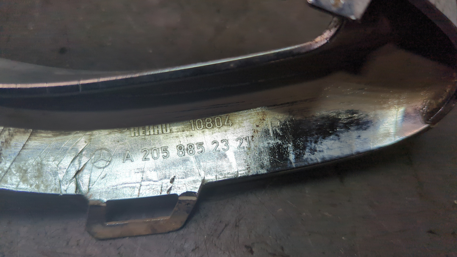 Молдинг заднего бампера правый