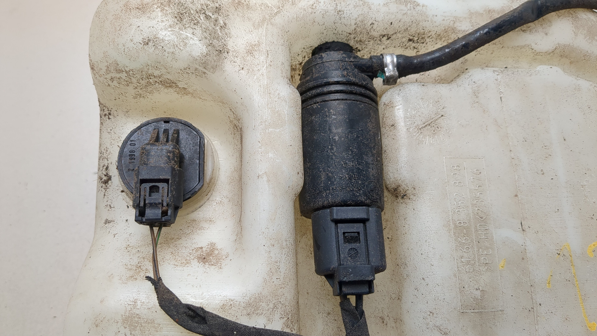 Бачок омывателя лобового стекла