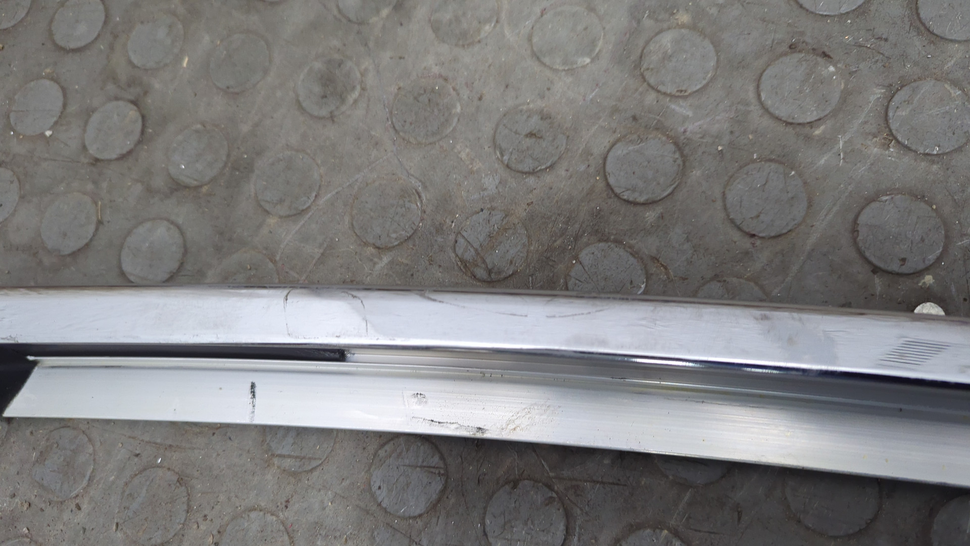 Молдинг крыши левый