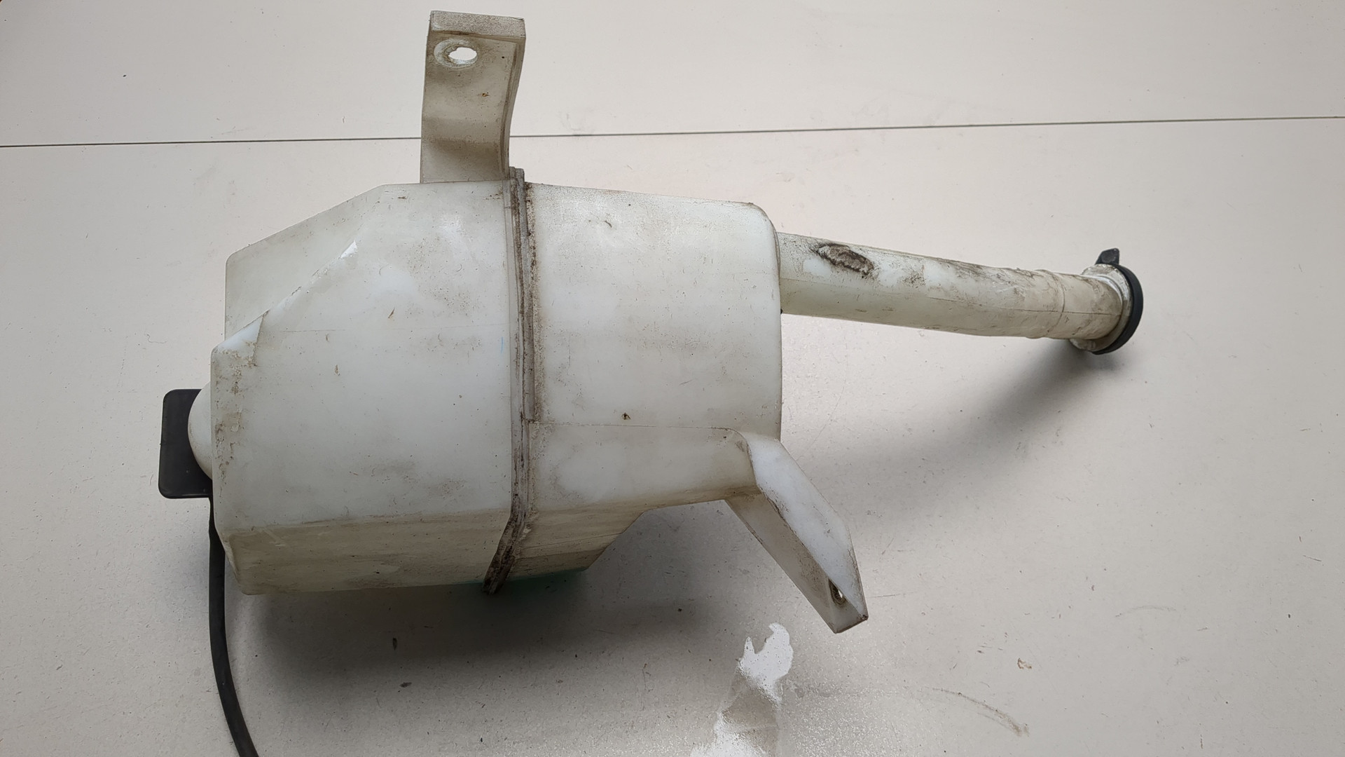 Бачок омывателя лобового стекла