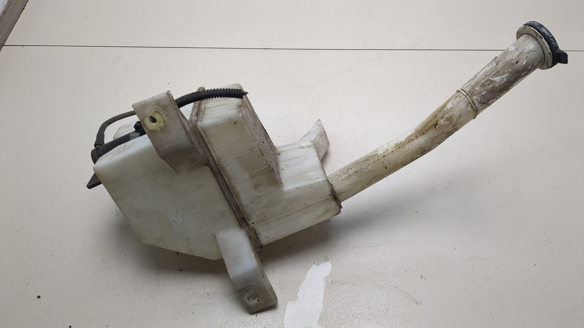 Бачок омывателя лобового стекла