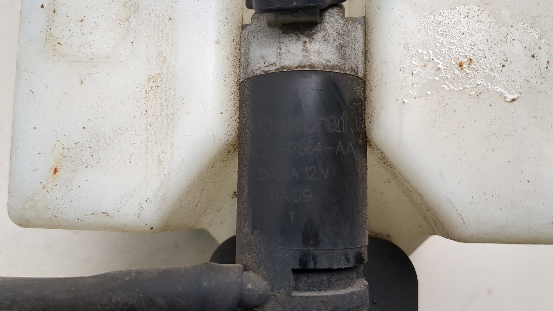 Бачок омывателя лобового стекла