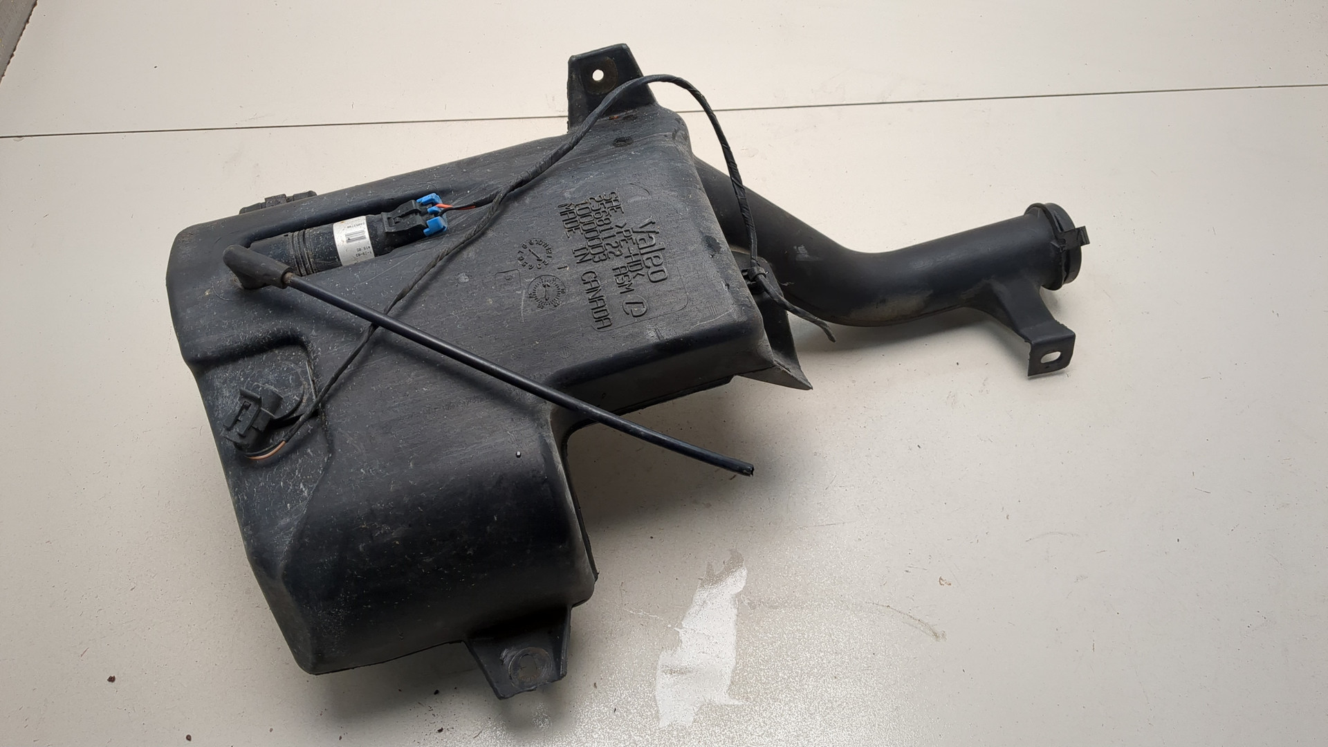 Бачок омывателя лобового стекла