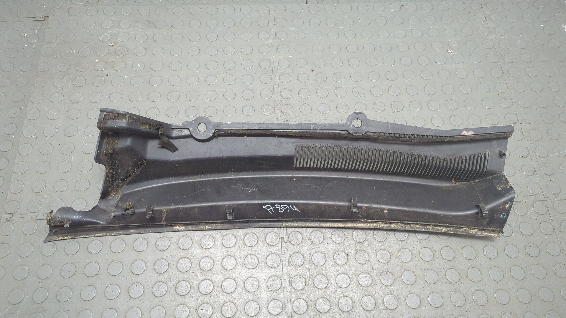 Решетка стеклоочистителей (Жабо)