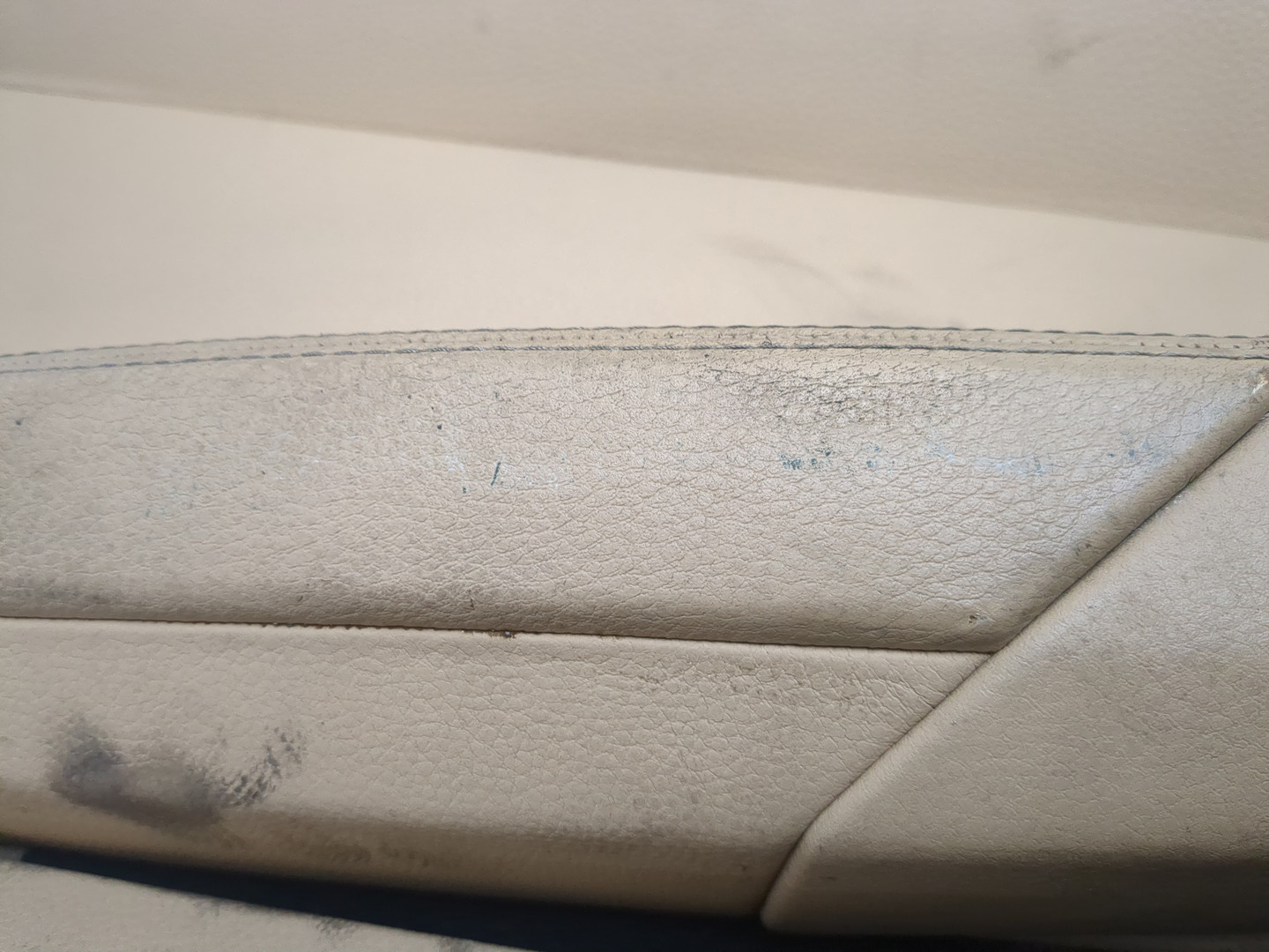 Обшивка двери передней левой