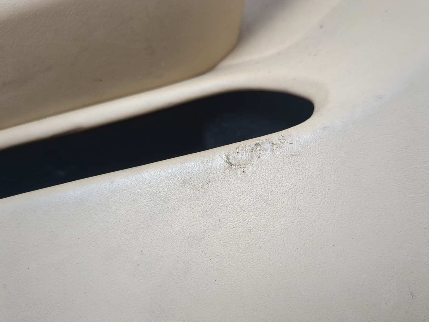 Обшивка двери задней левой