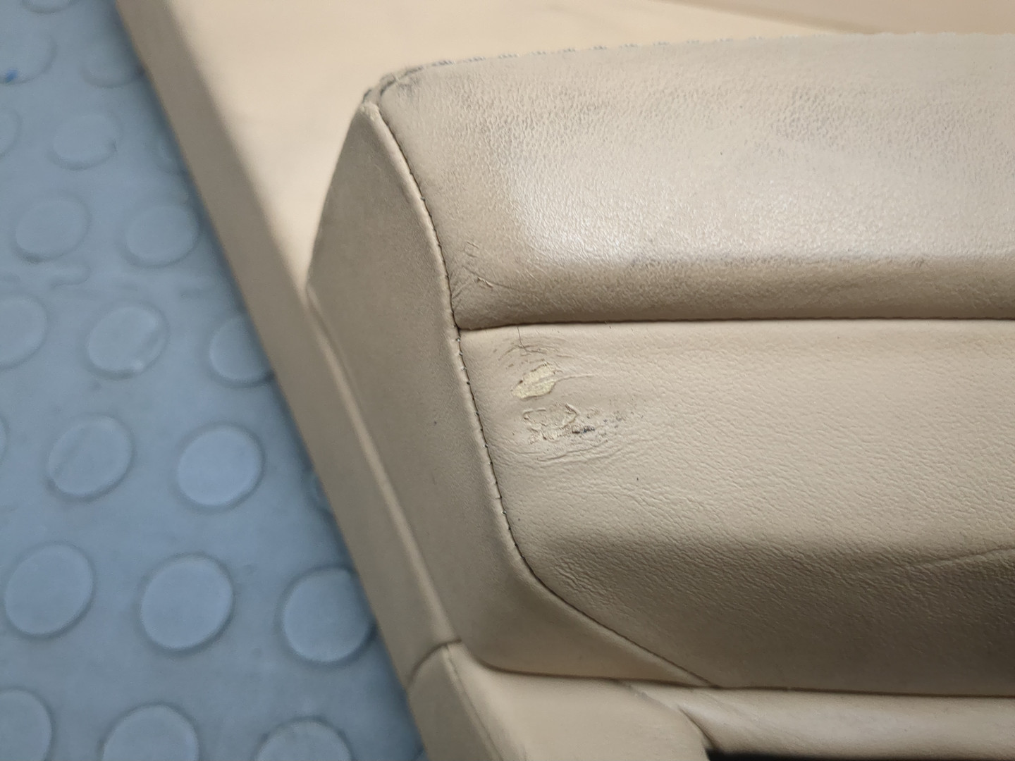 Обшивка двери задней левой