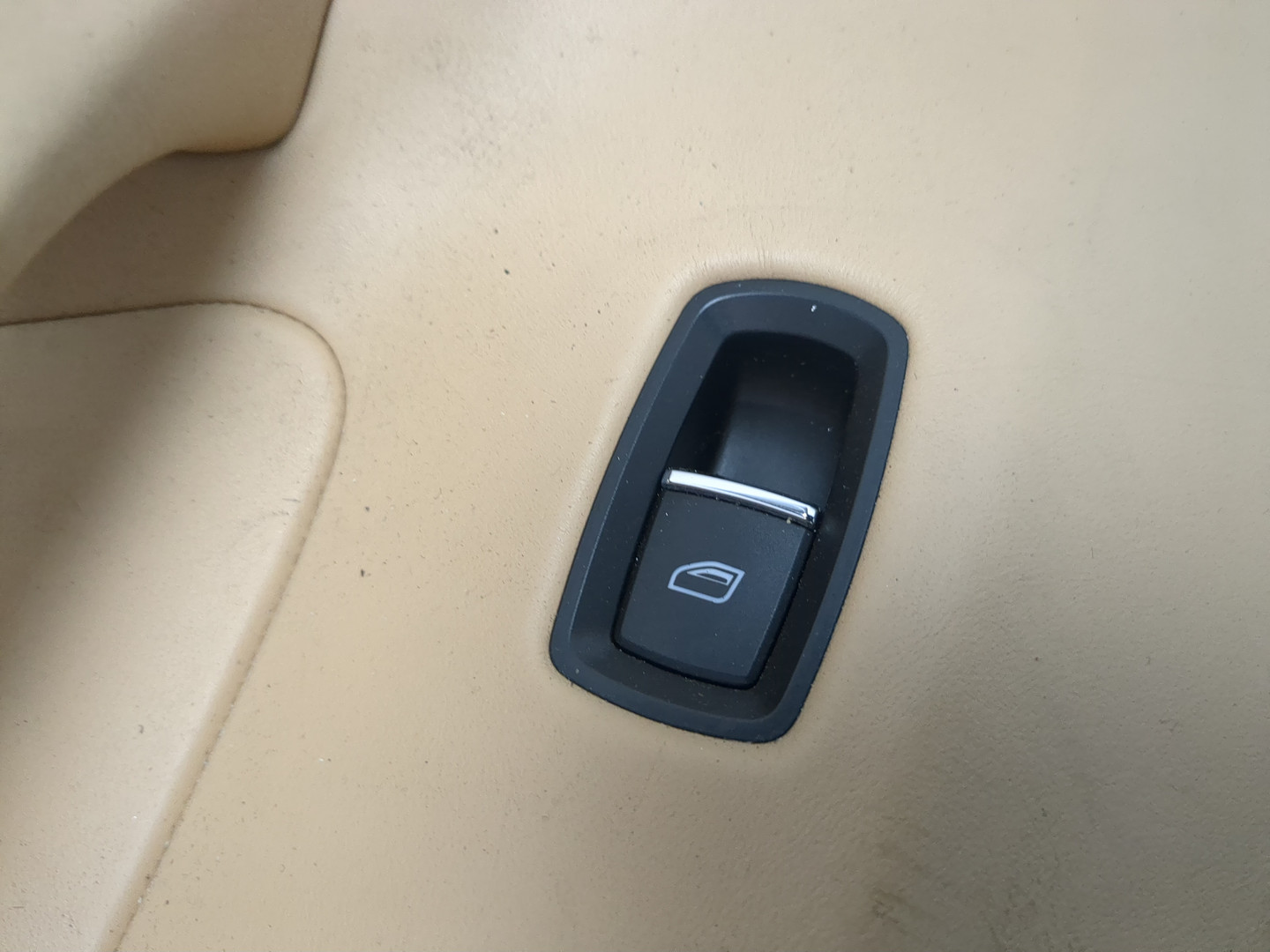 Обшивка двери задней левой