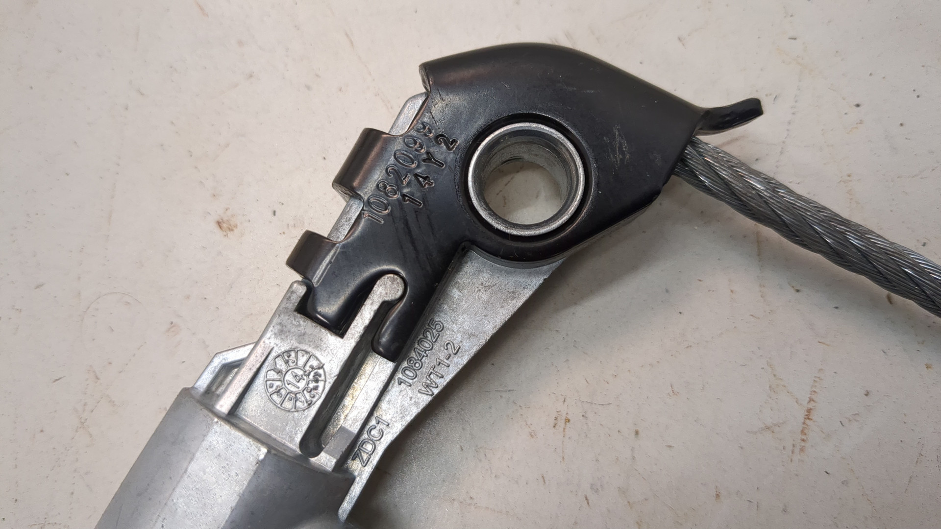 Преднатяжитель ремня безопасности