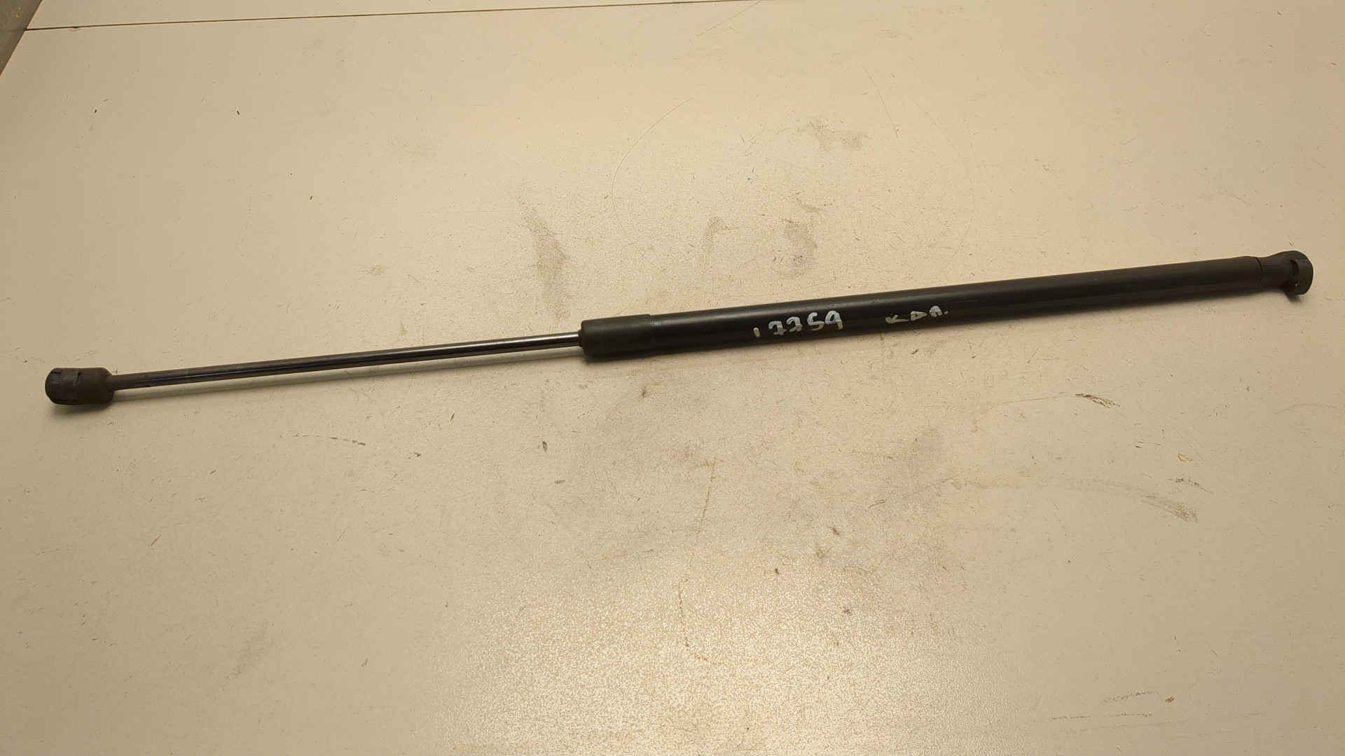 Амортизатор капота