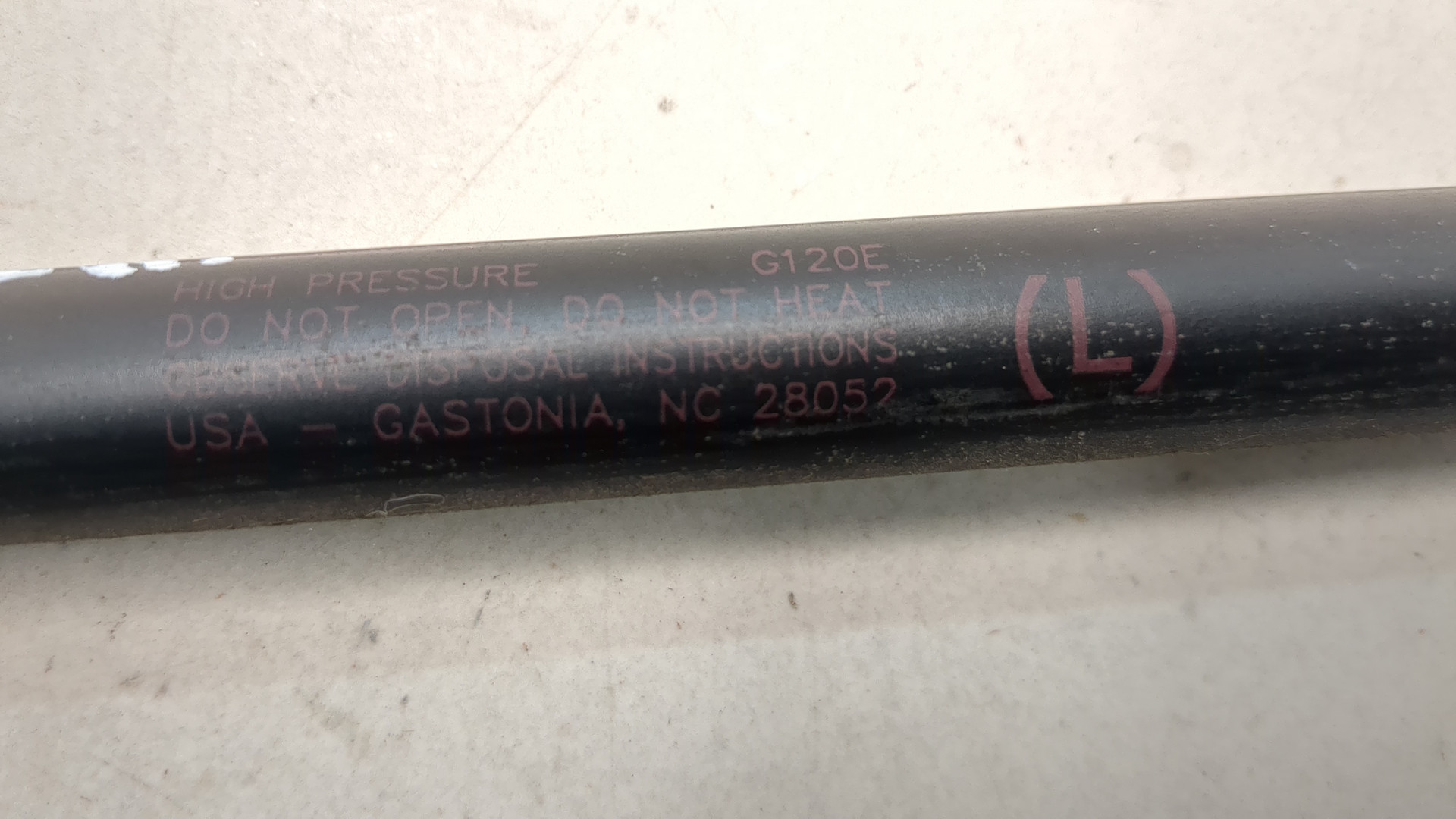 Амортизатор капота