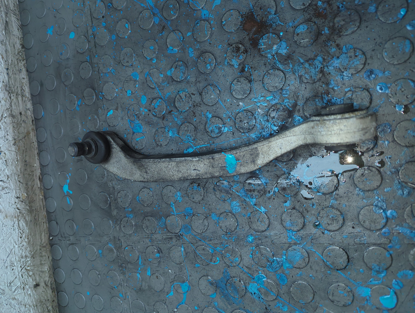 Рычаг передний левый