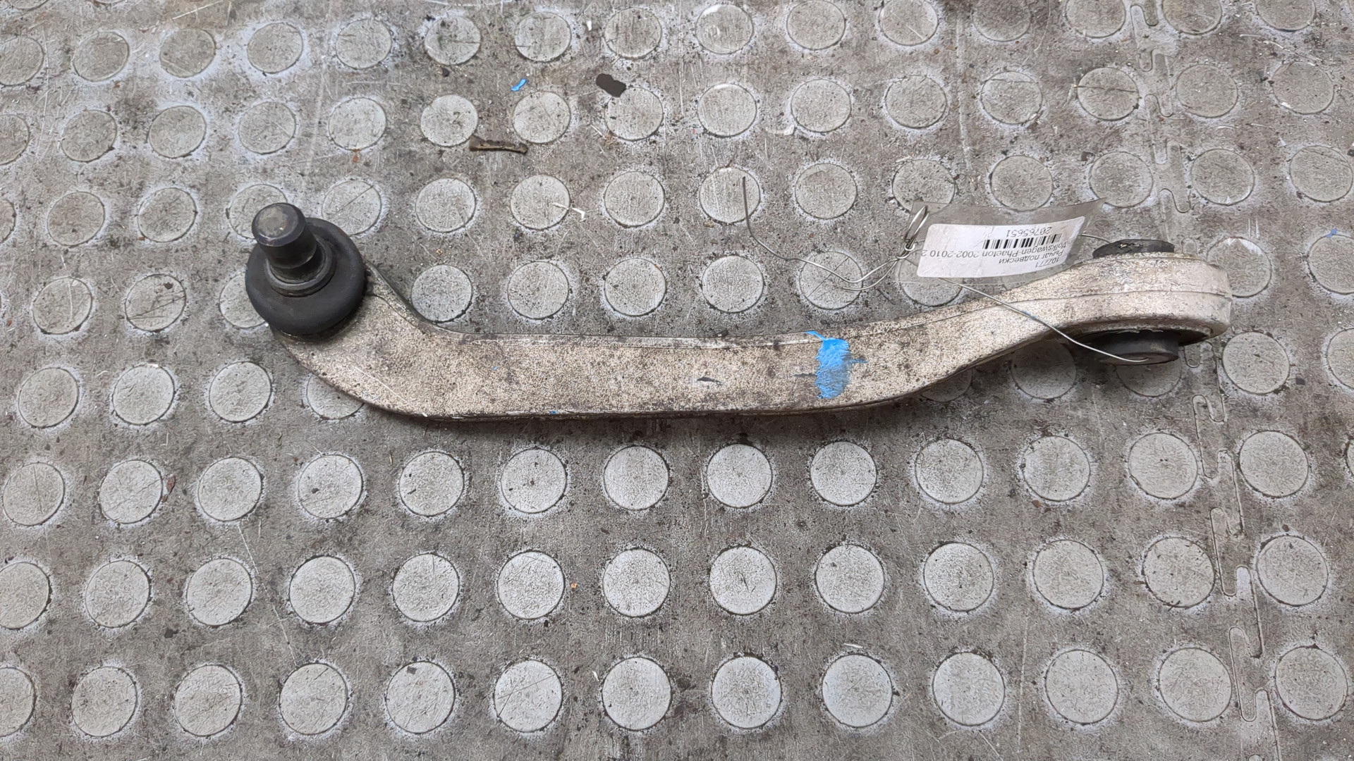 Рычаг передний левый