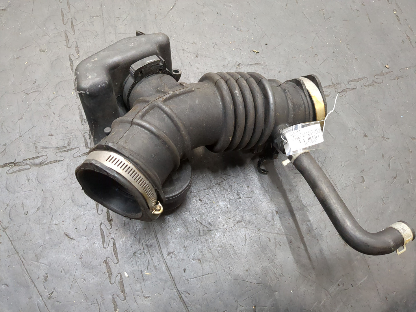 Патрубок воздушного фильтра