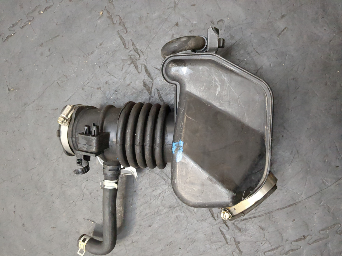 Патрубок воздушного фильтра