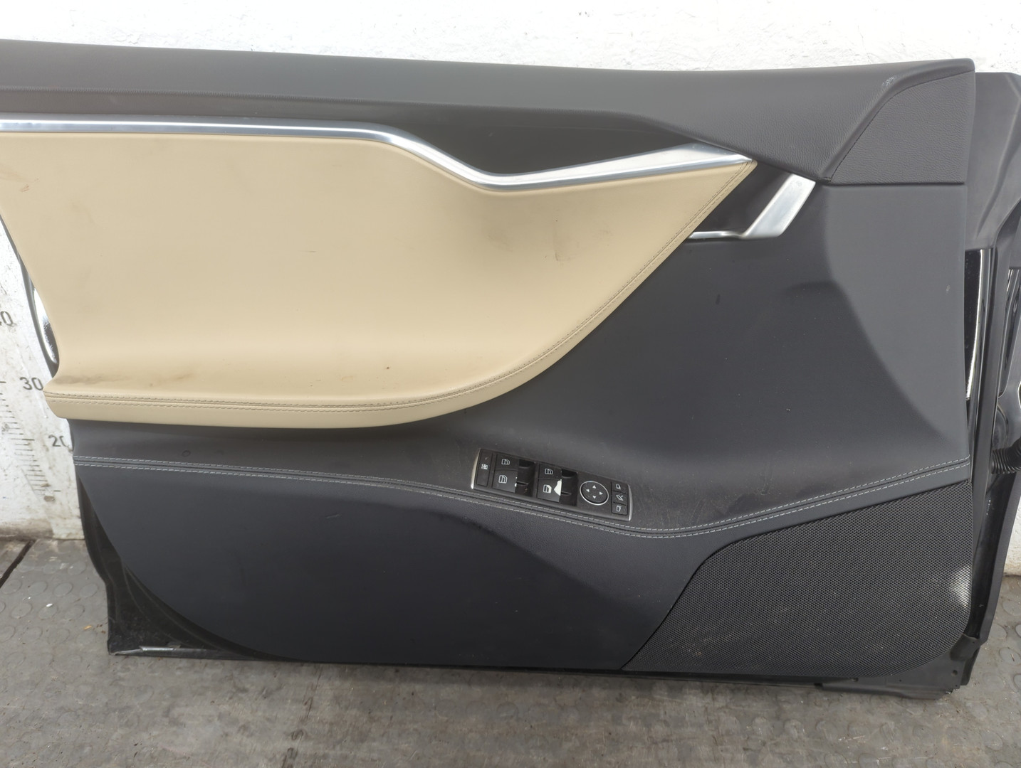 Дверь передняя левая