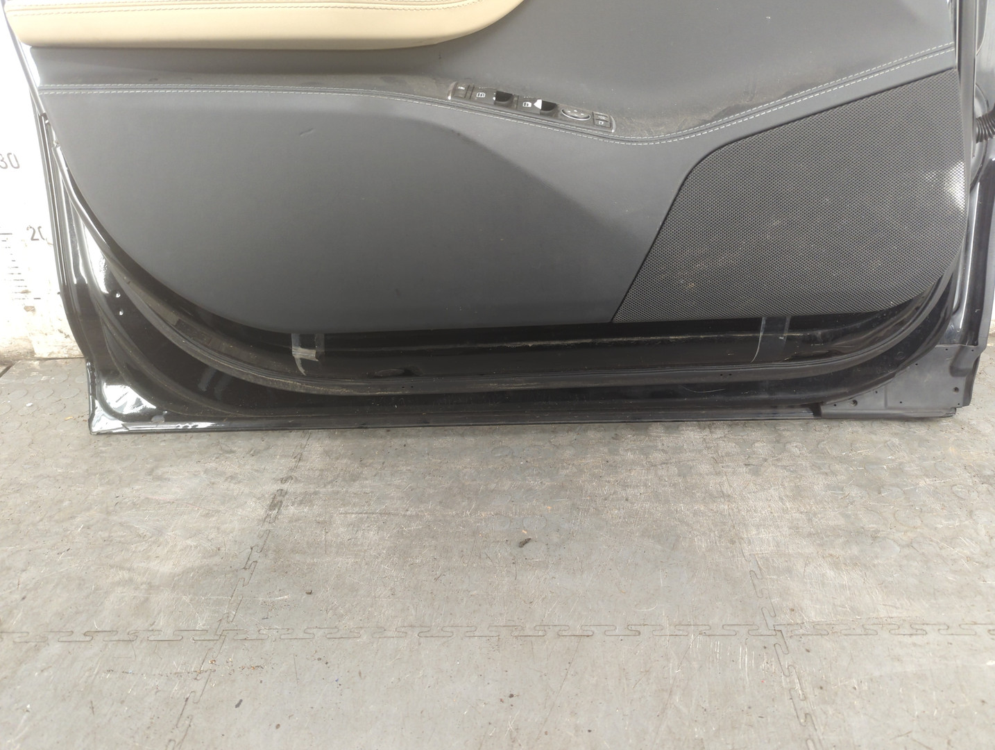 Дверь передняя левая