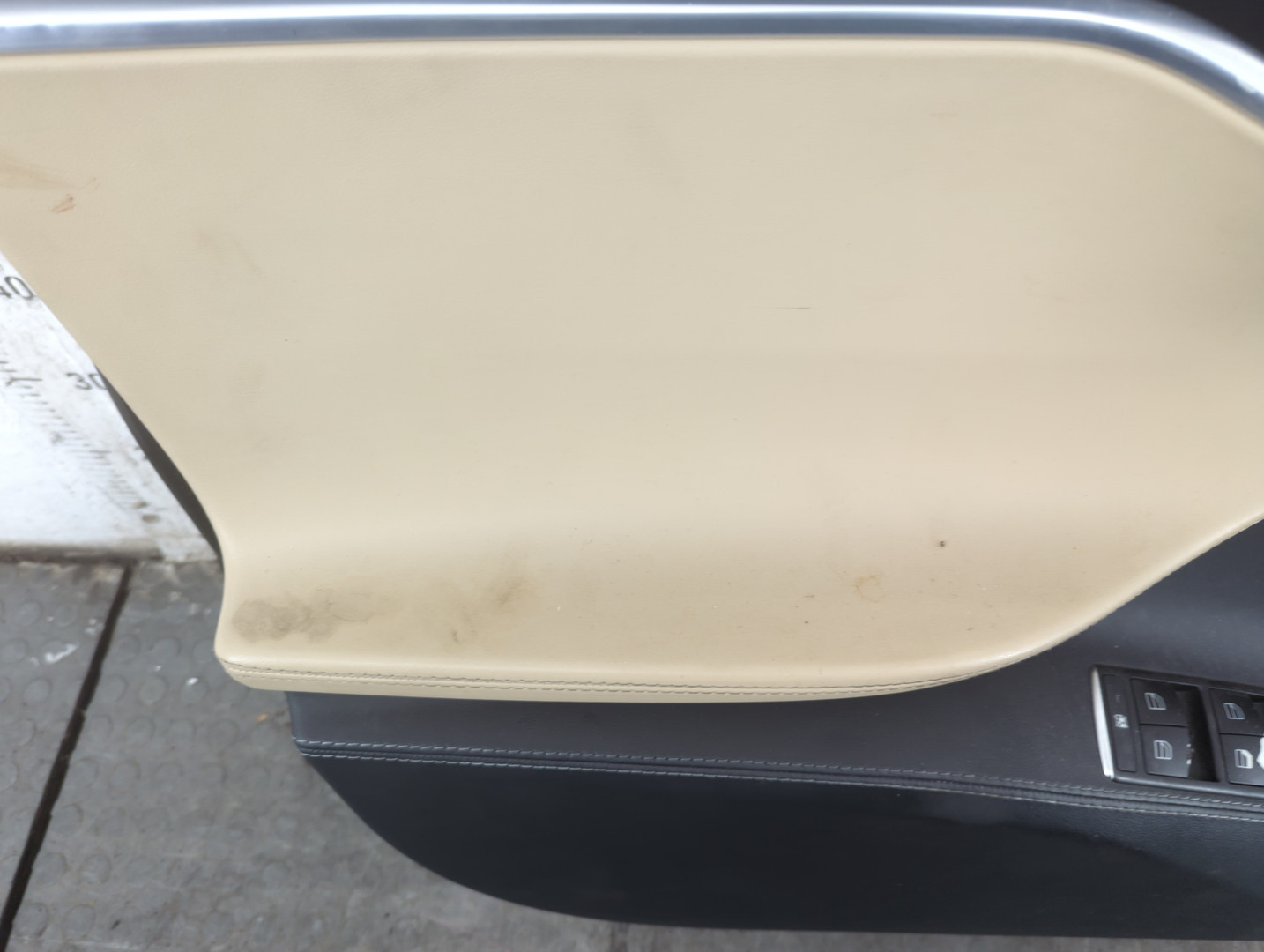 Дверь передняя левая