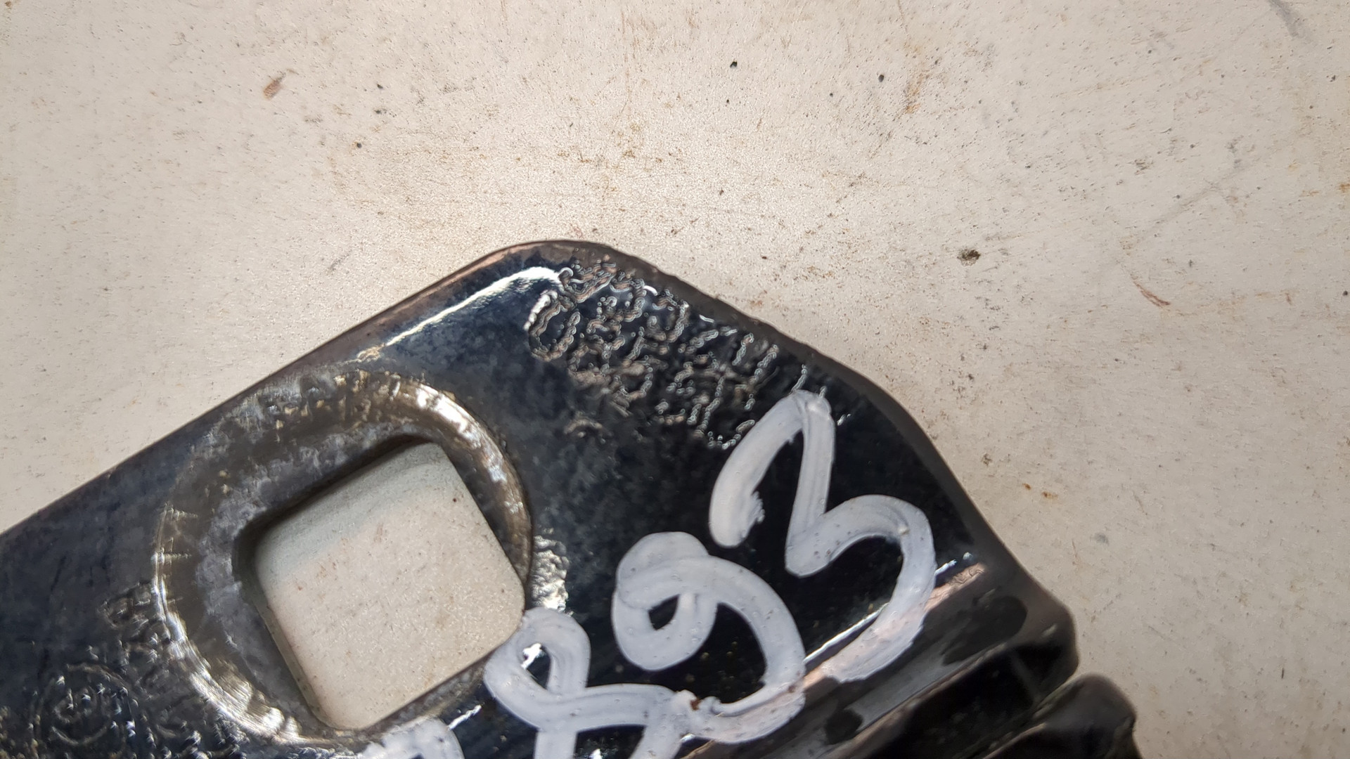 Петля двери