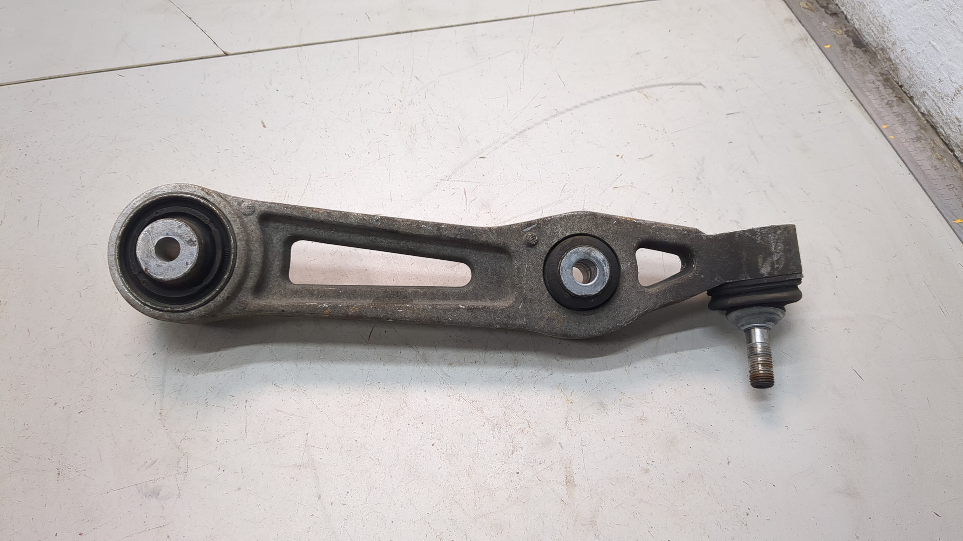 Рычаг передний