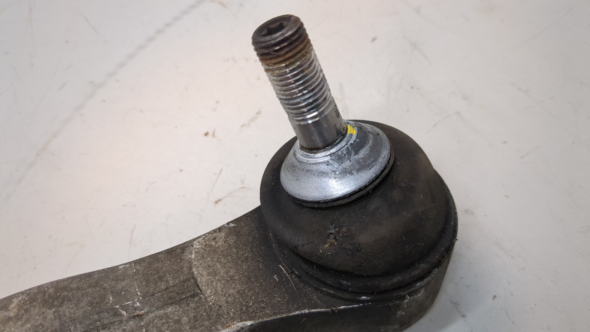 Рычаг передний