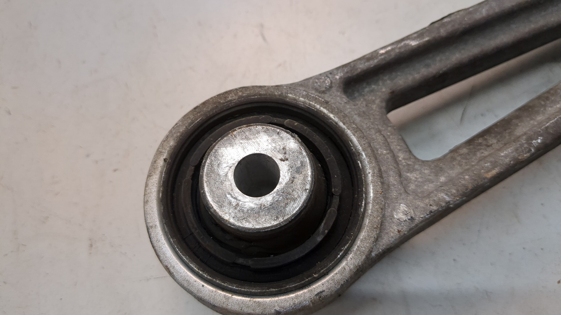 Рычаг передний