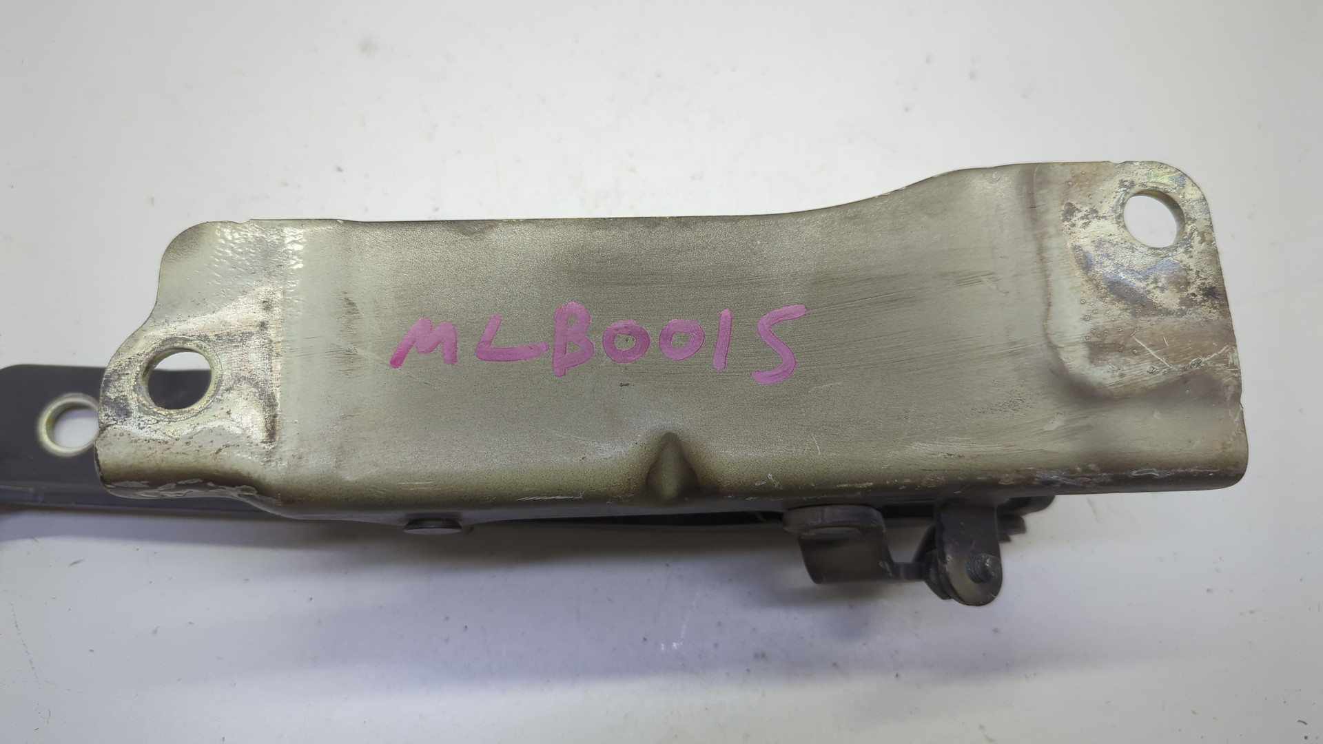 Петля капота правая