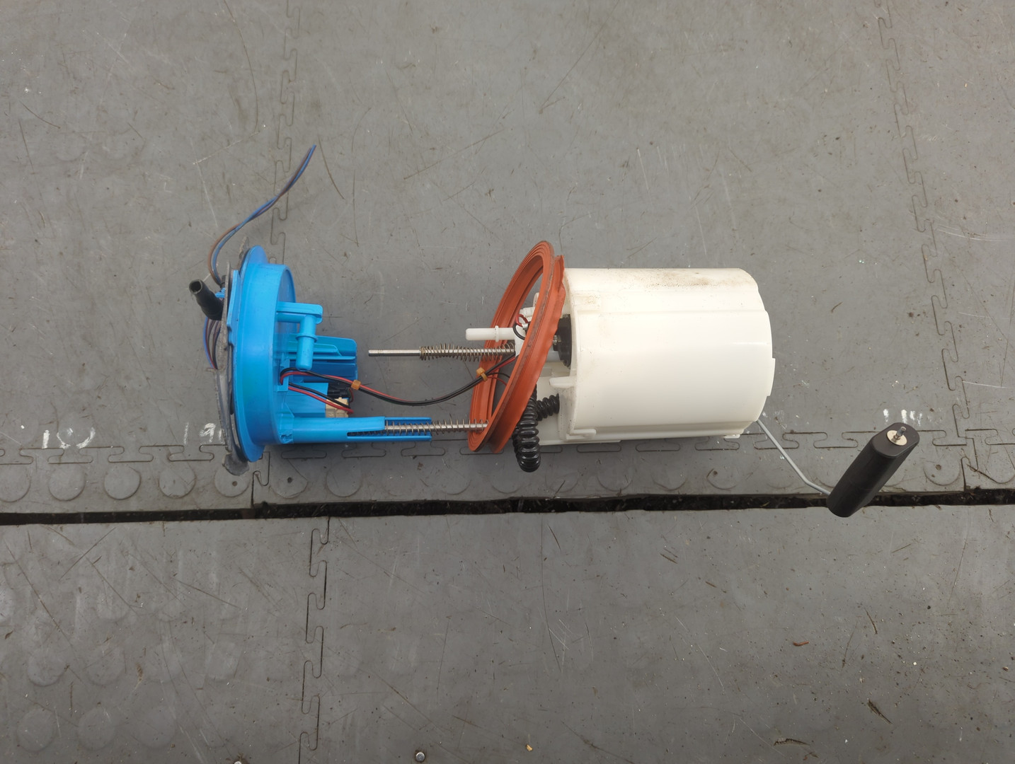 Насос топливный электрический