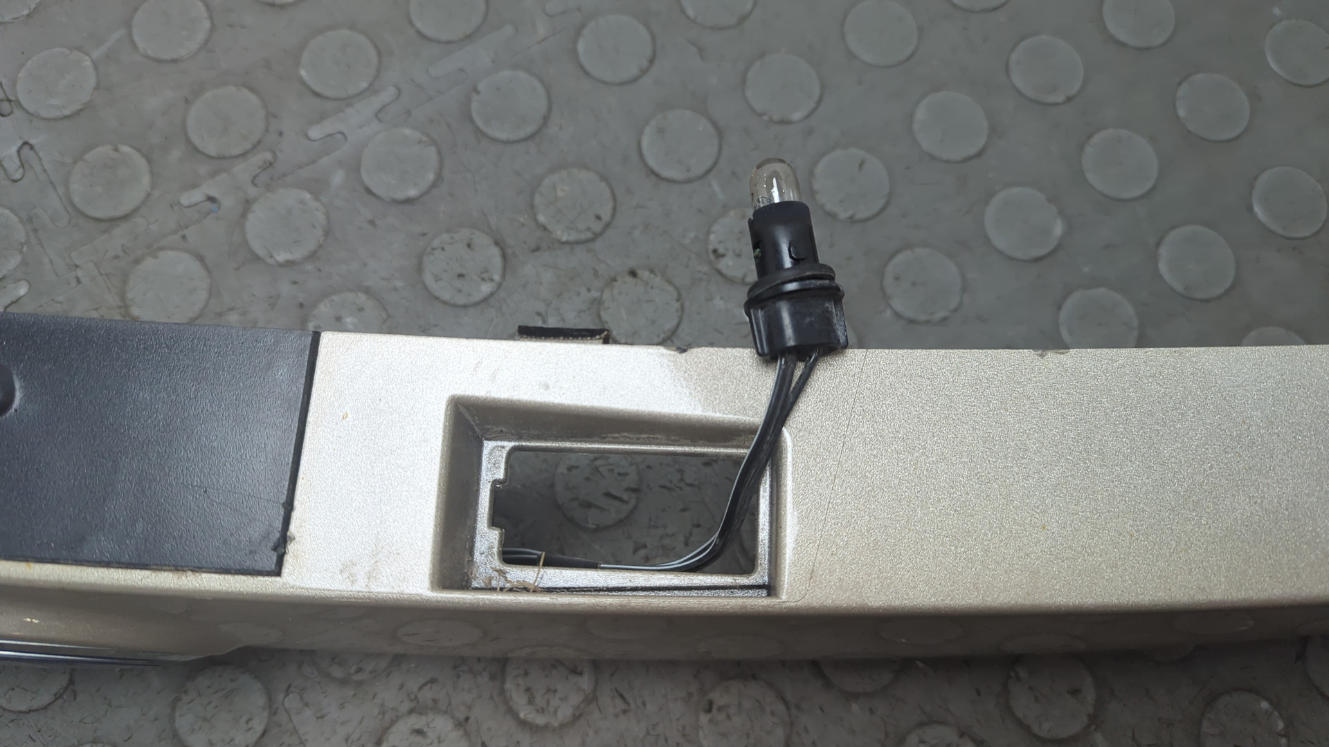 Накладка крышки багажника