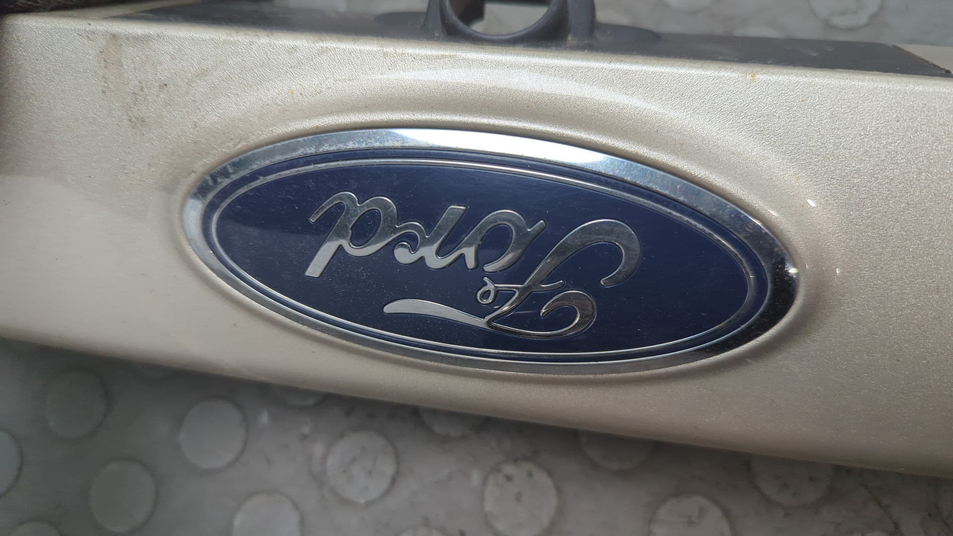 Накладка крышки багажника