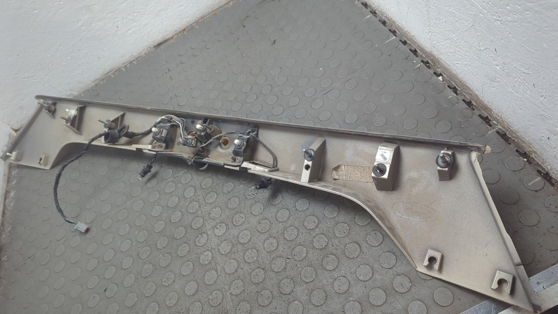 Накладка крышки багажника