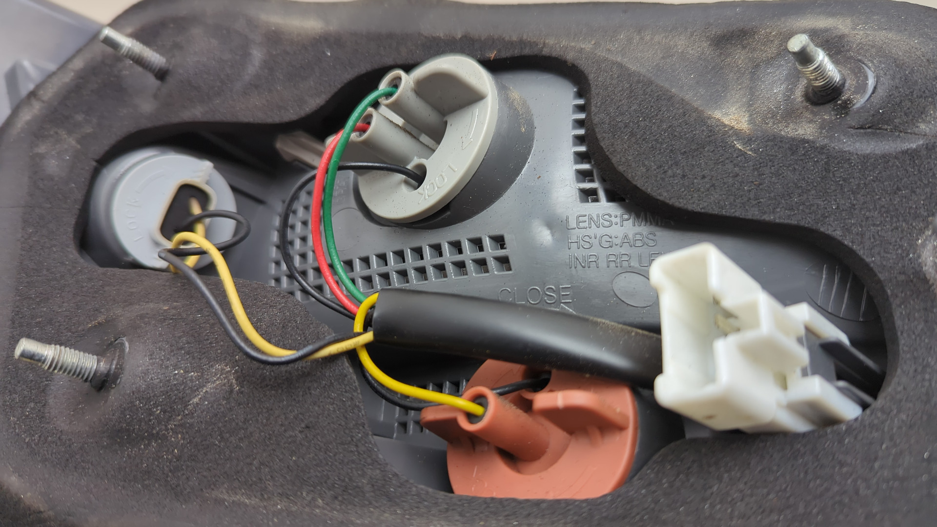 Фонарь задний правый