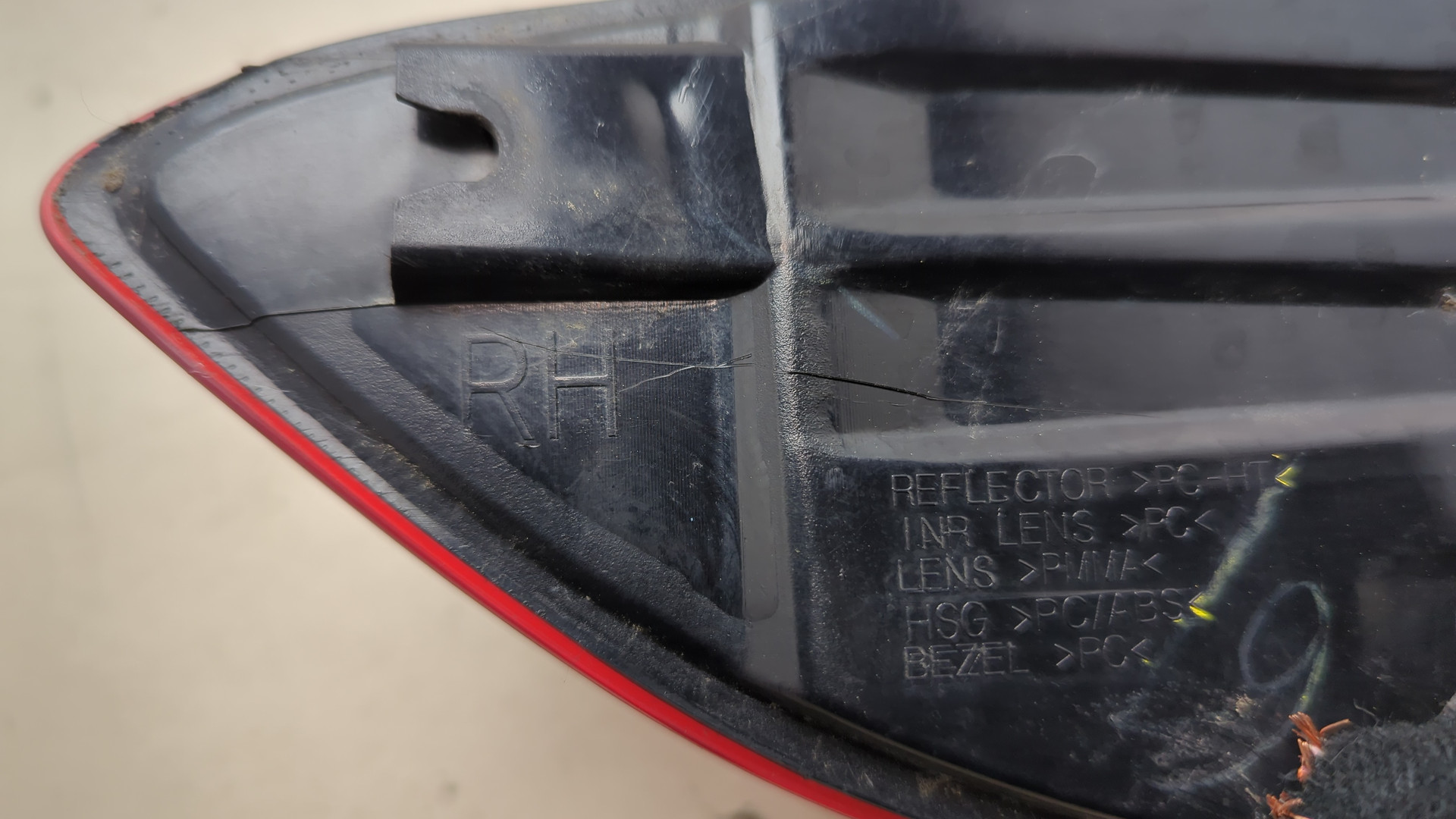 Фонарь задний правый