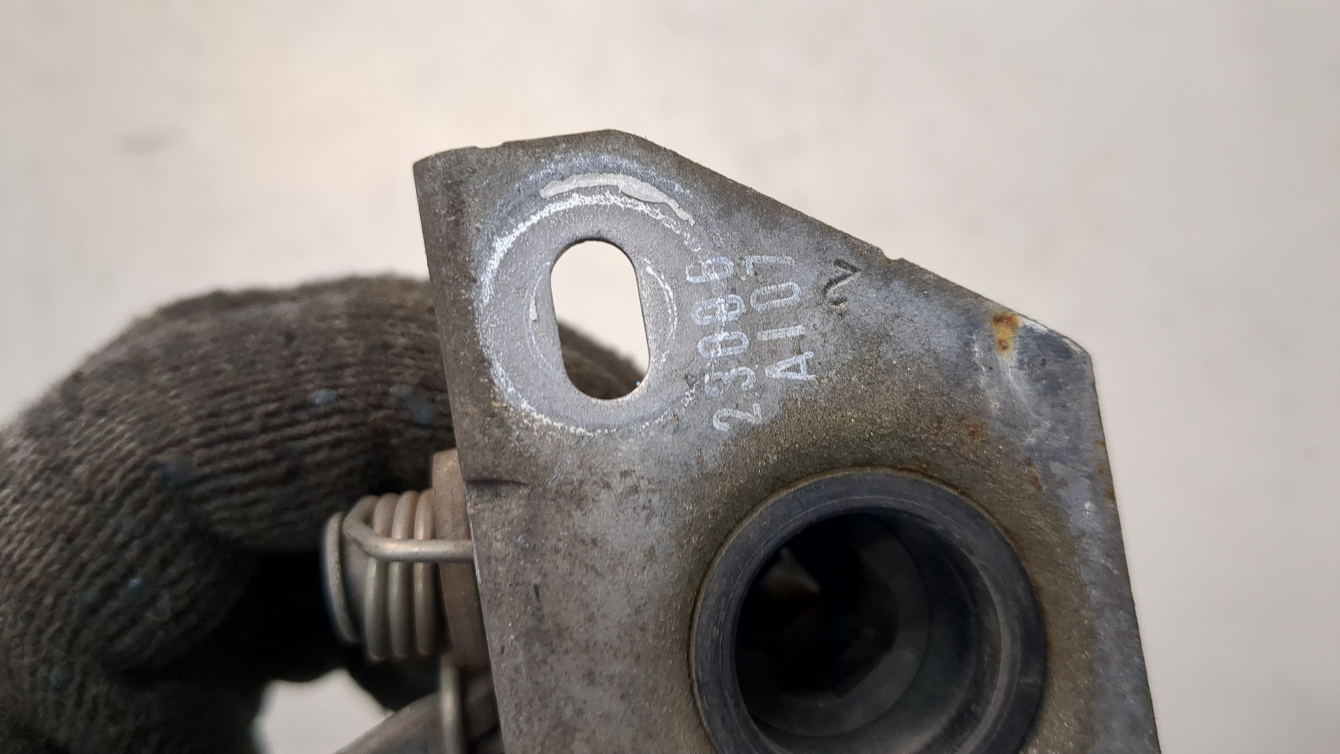 Замок капота