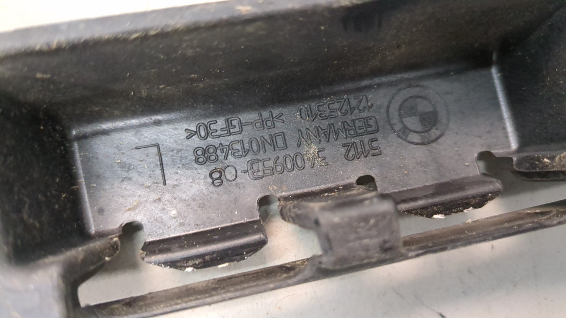 Кронштейн заднего бампера левый