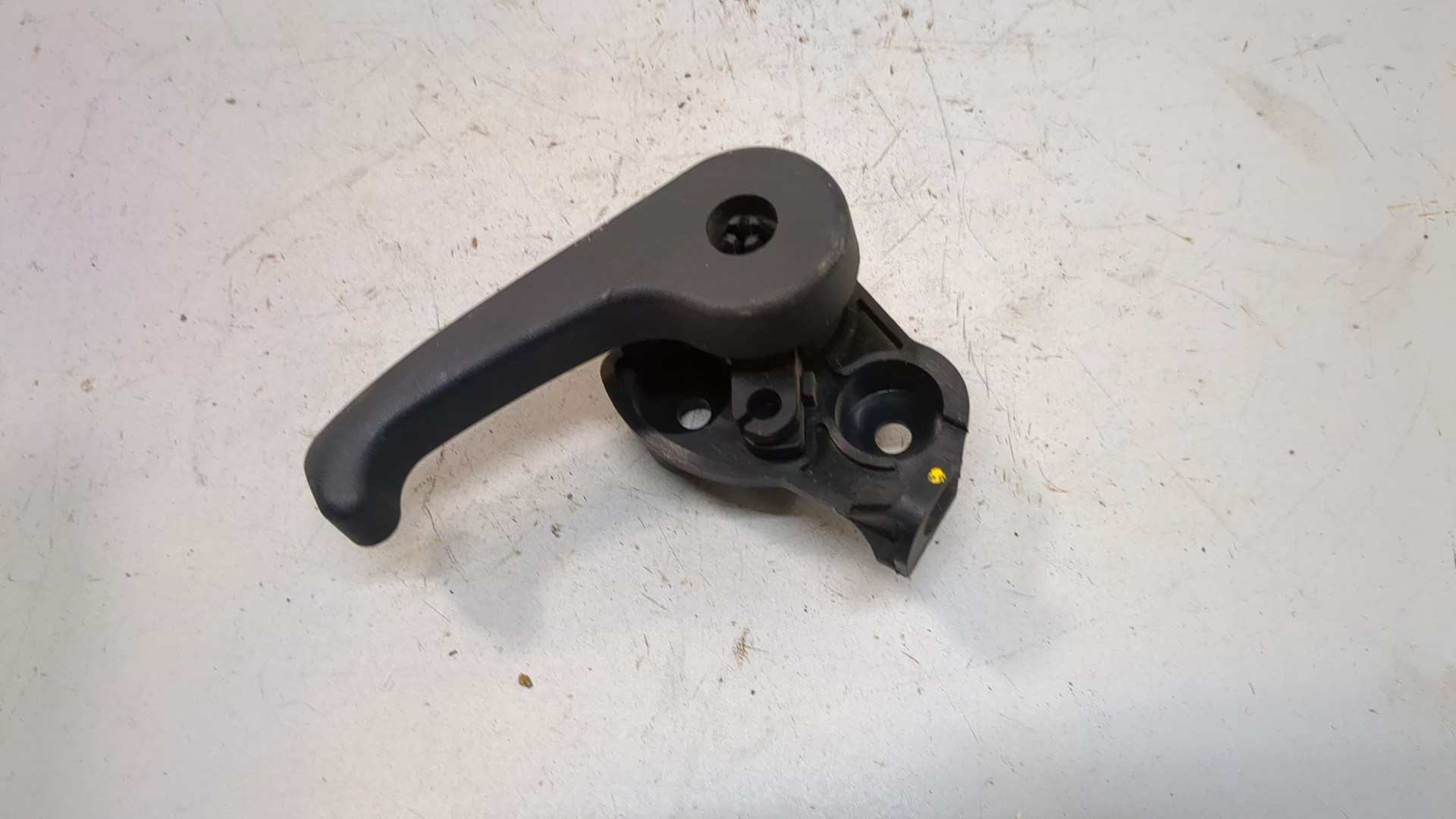 Ручка открывания капота