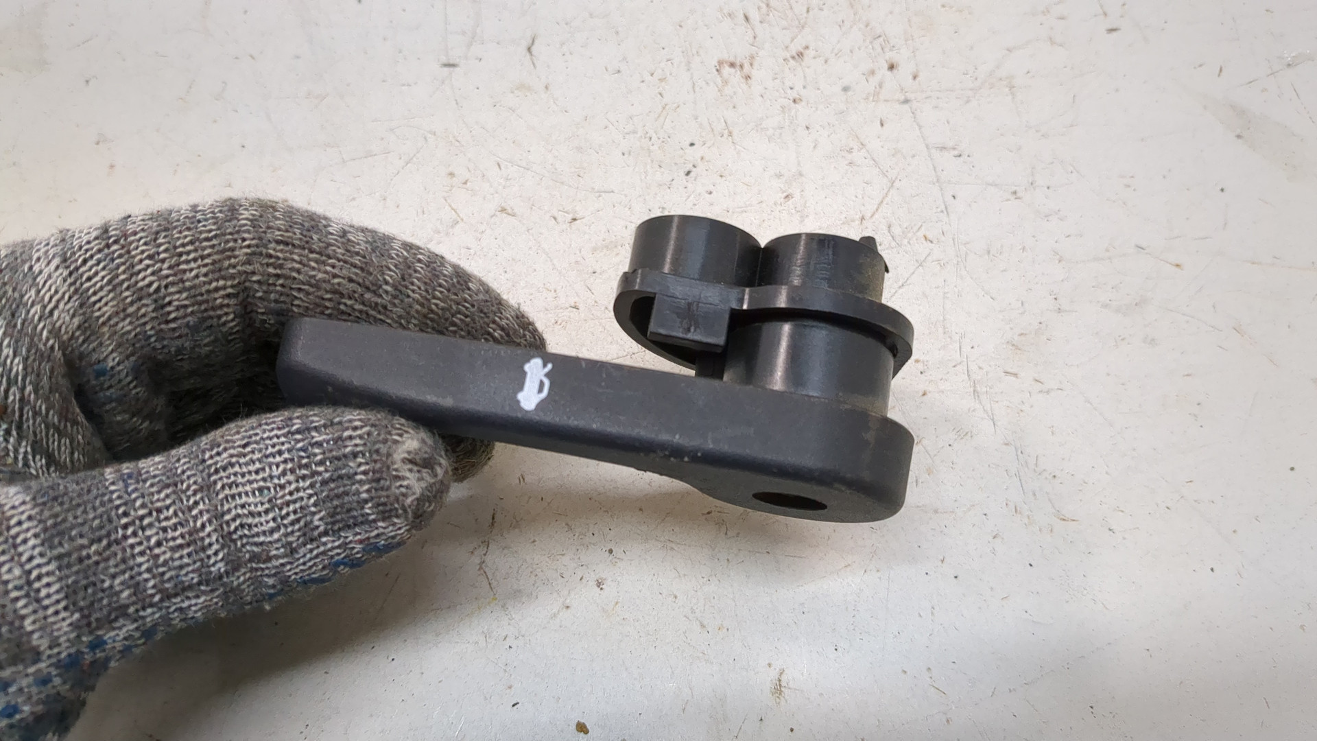 Ручка открывания капота