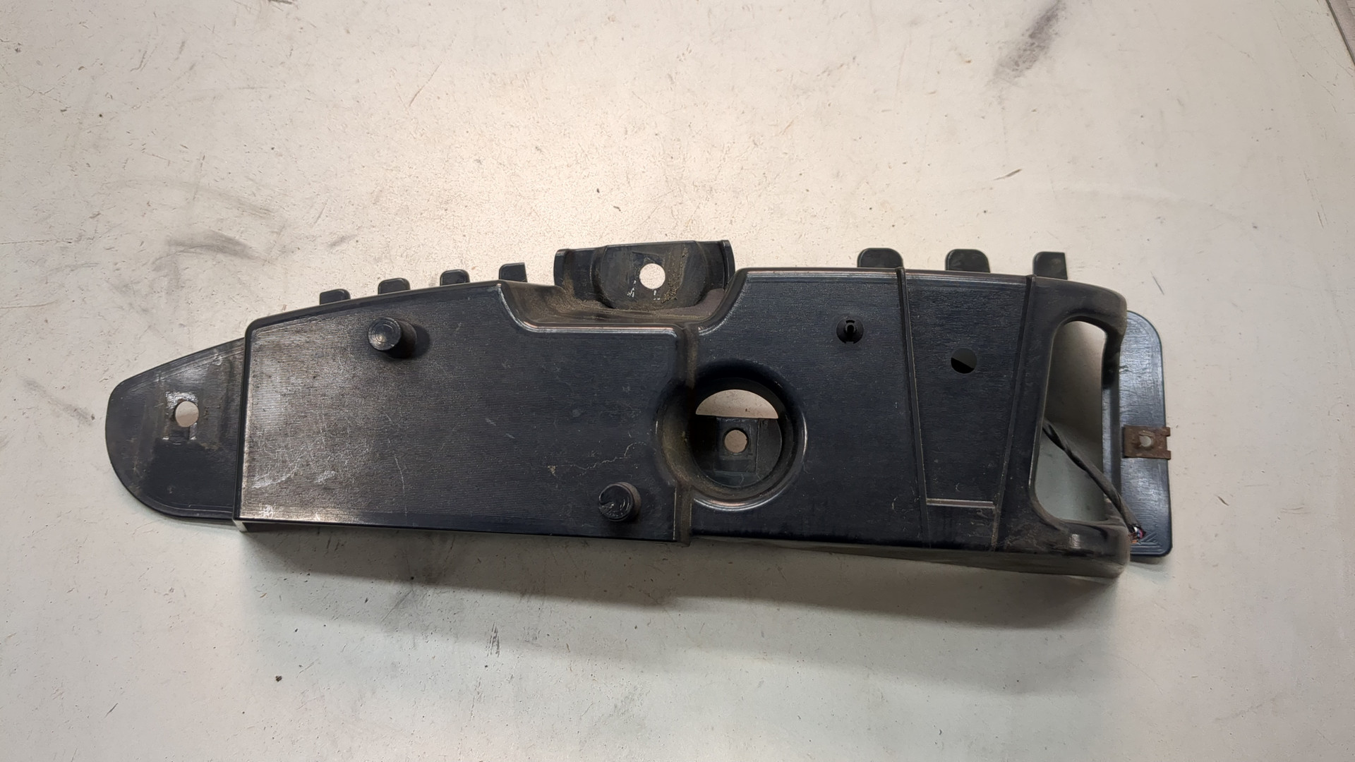 Кронштейн заднего бампера левый