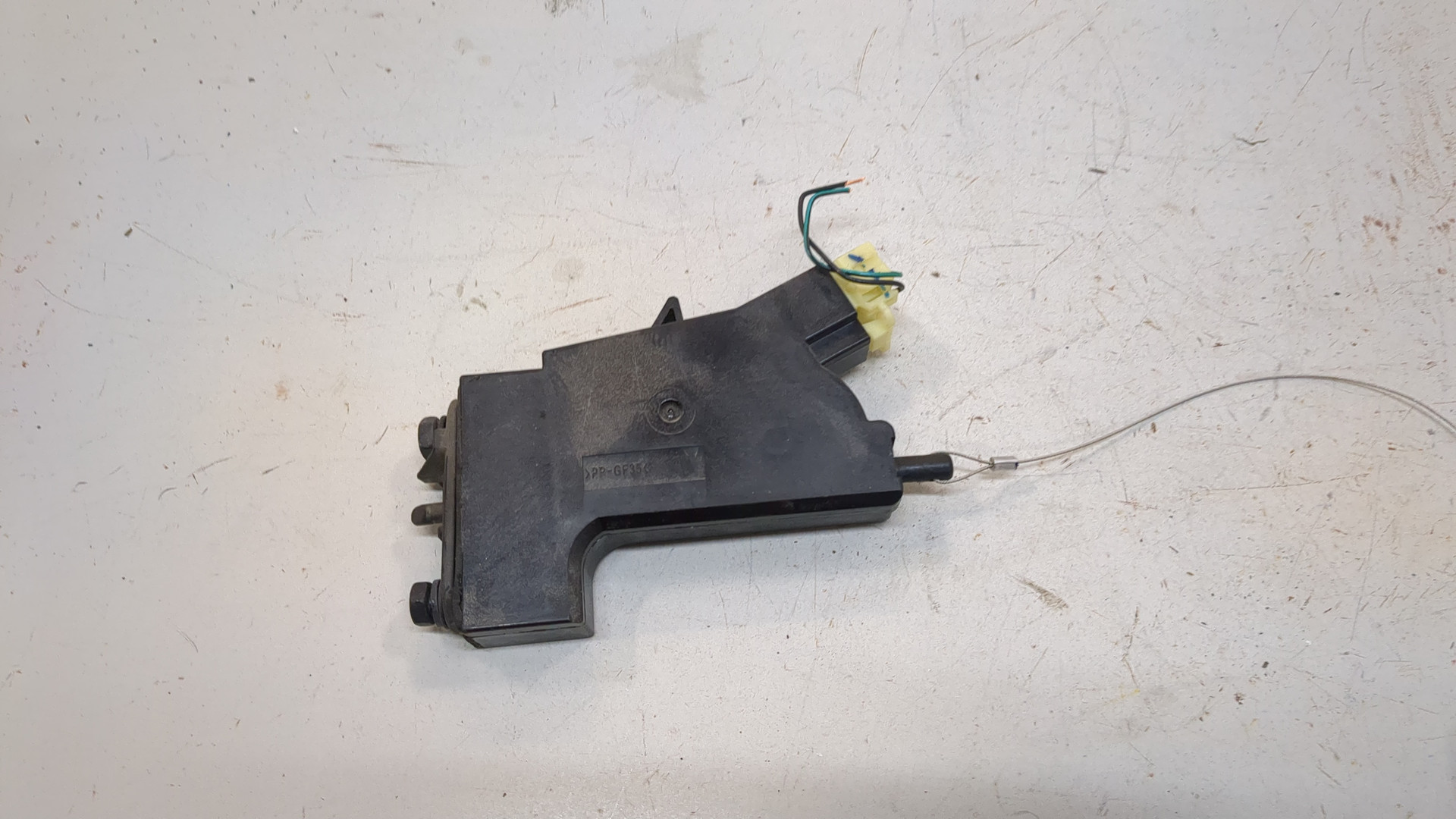 Активатор замка крышки бензобака