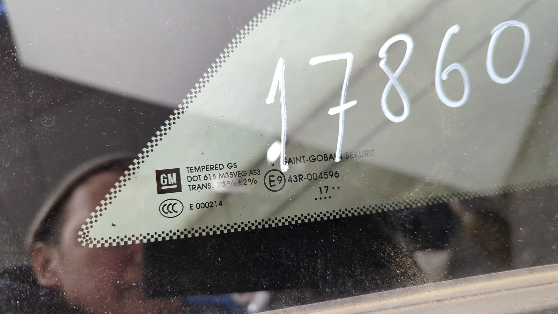 Стекло кузовное глухое правое