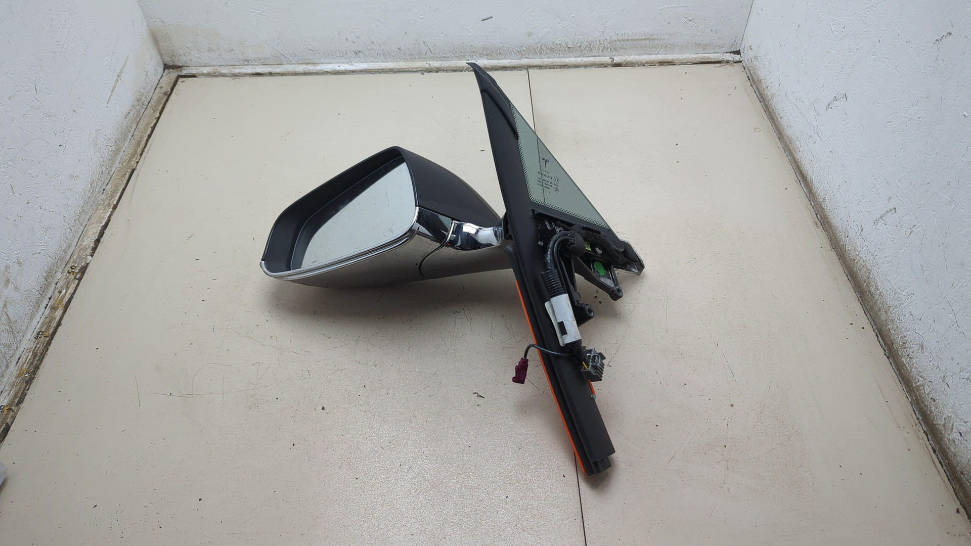 Зеркало левое электрическое