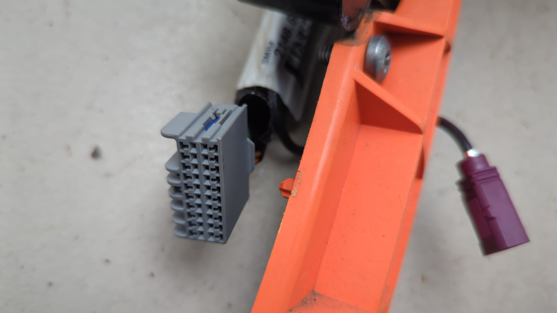 Зеркало левое электрическое