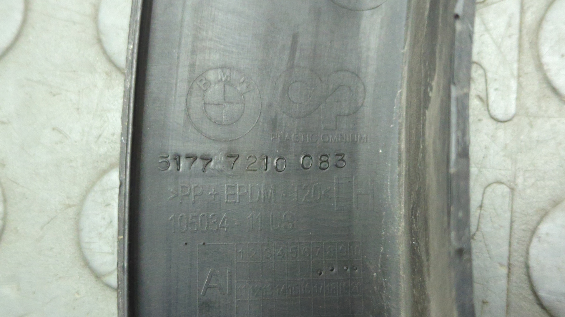 Накладка заднего крыла левого