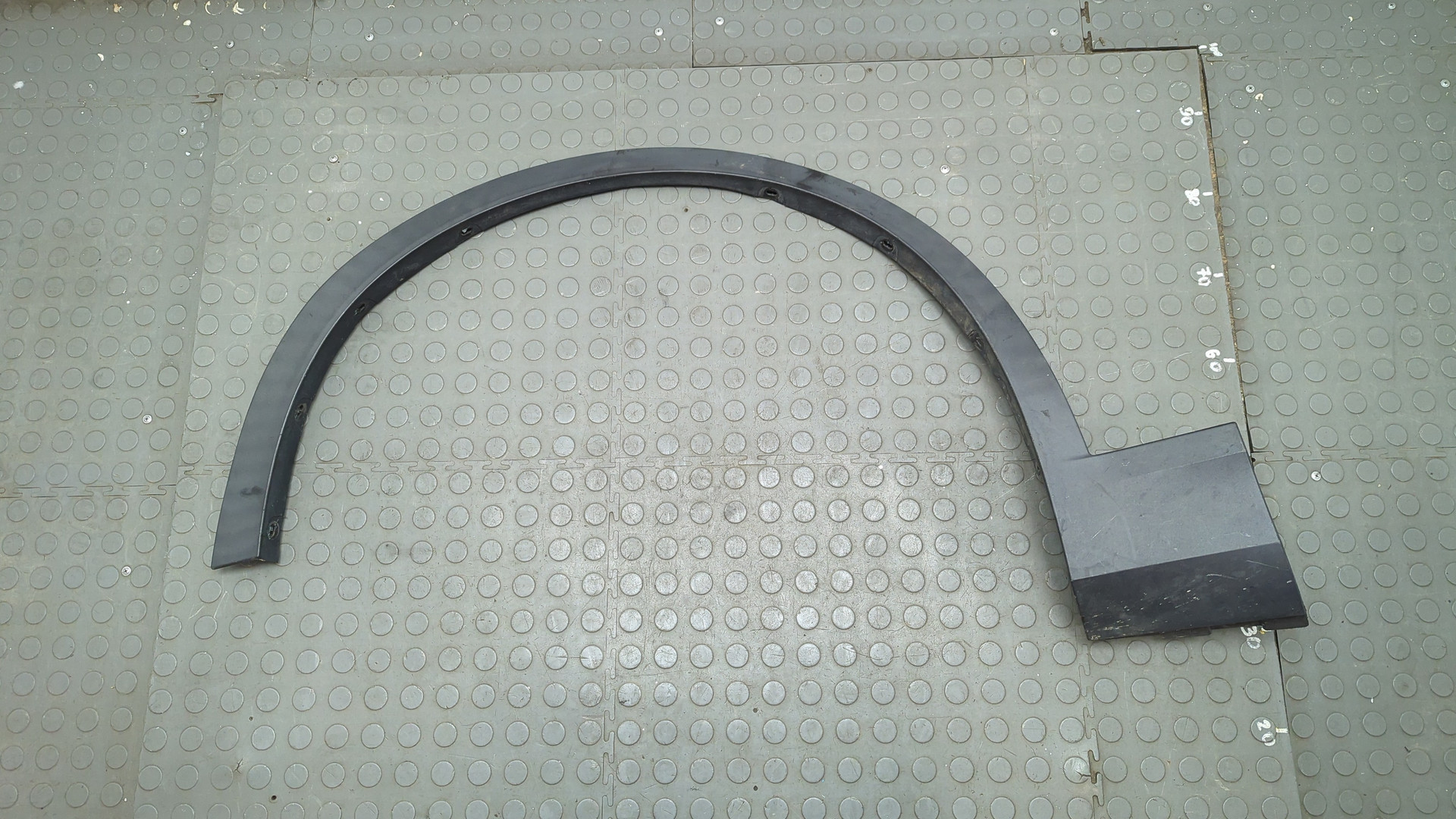 Накладка переднего крыла левого