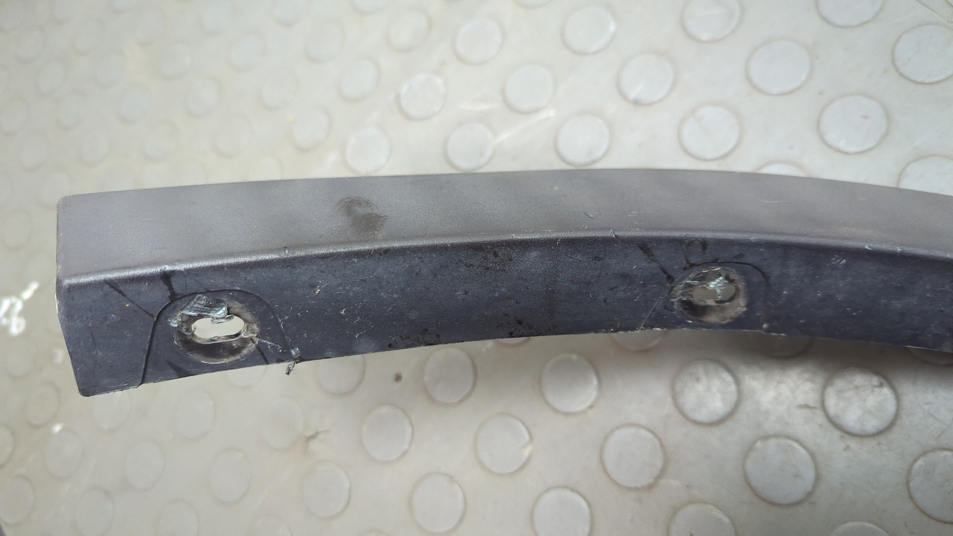 Накладка переднего крыла левого