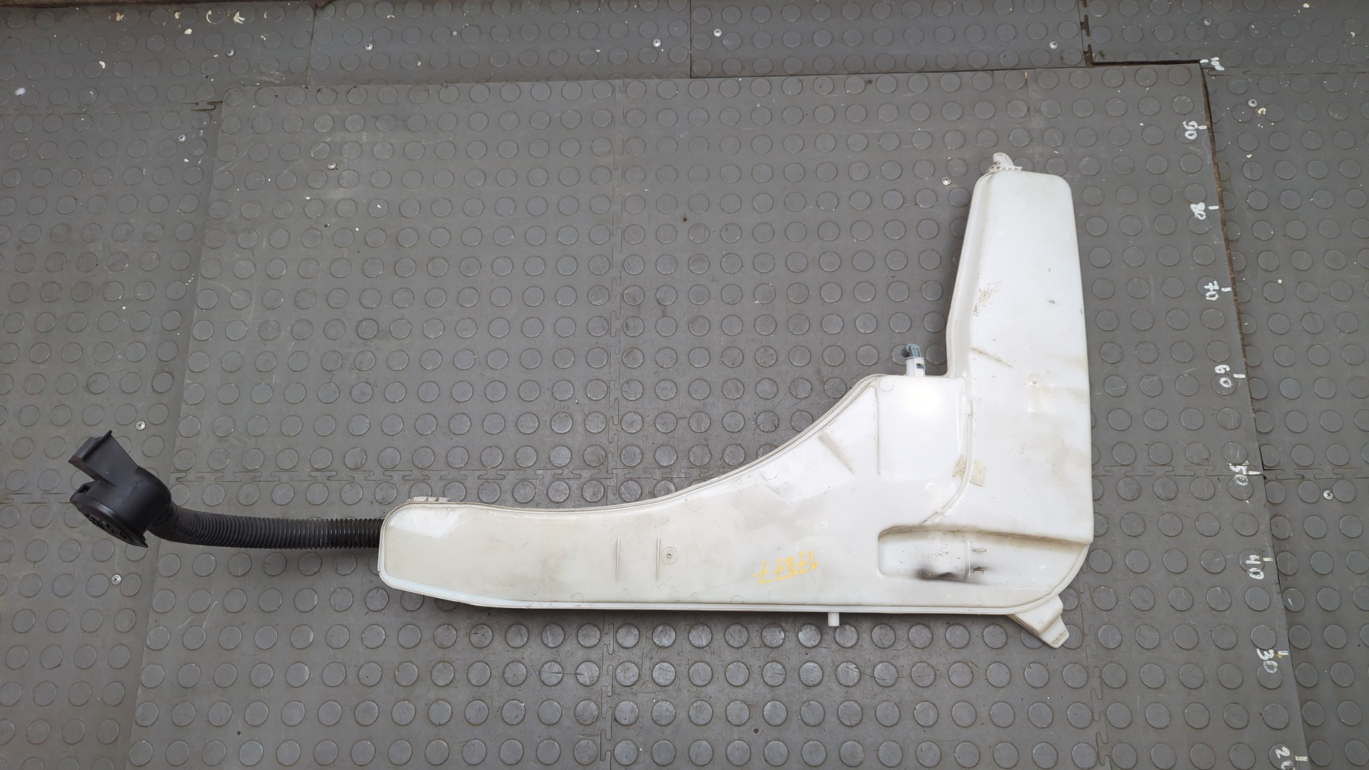 Бачок омывателя лобового стекла