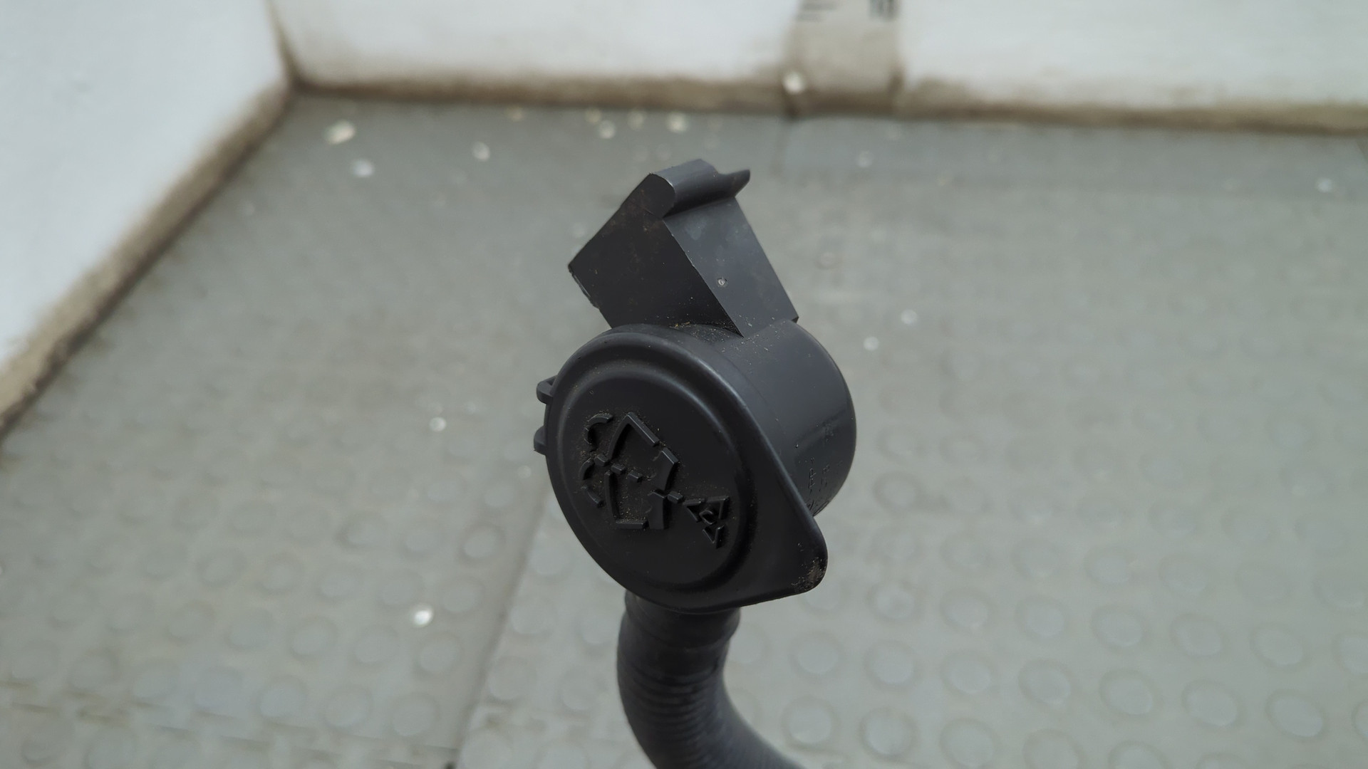 Бачок омывателя лобового стекла