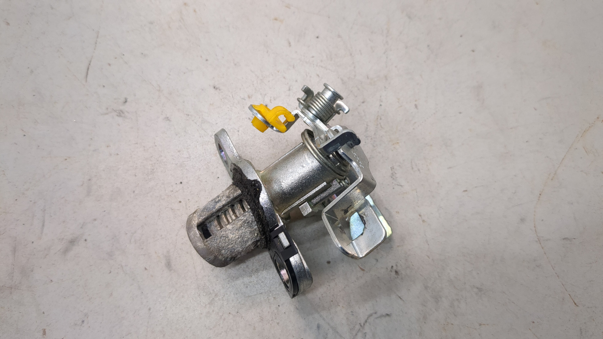 Вставка замка двери