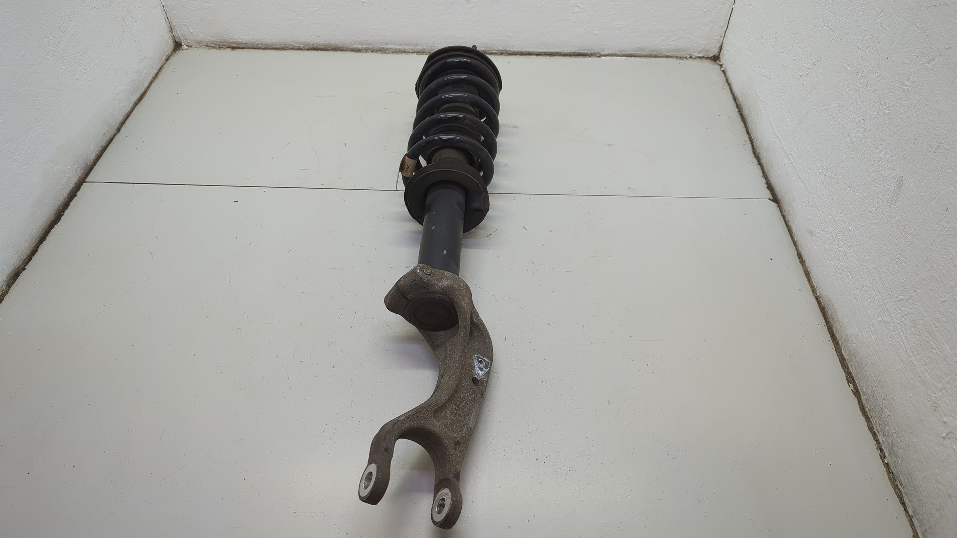 Амортизатор передний